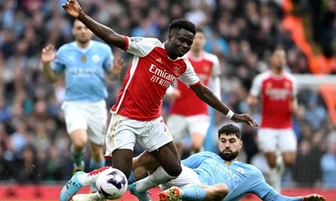 Bukayo Saka rời sân sớm, Mikel Arteta lên tiếng trấn an người hâm mộ