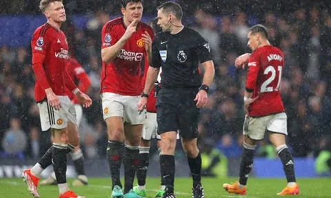Rio Ferdinand chỉ trích M.U sau trận thua cay đắng trước Chelsea
