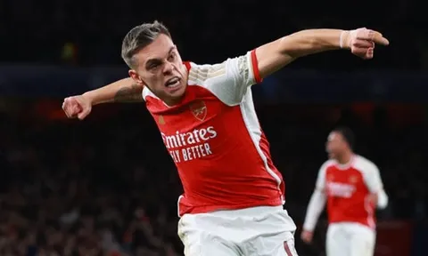 Người hùng của Arsenal không vui với trận hòa nhọc nhằn trước Bayern Munich