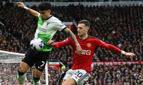 Gary Neville: Liverpool có thể ghi hai, ba bàn trước giờ nghỉ