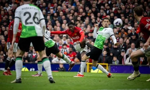 Sút tung lưới Liverpool, Kobbie Mainoo bất ngờ lên tiếng xin lỗi