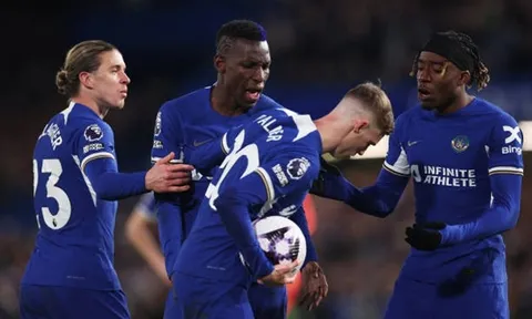 Học trò tranh nhau đá phạt đền, Mauricio Pochettino lên tiếng