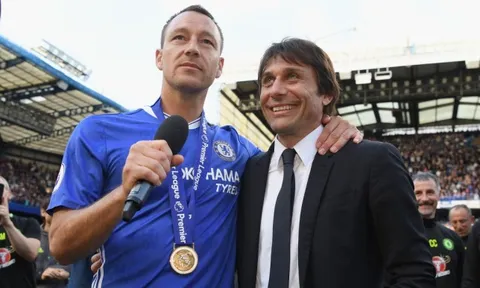 John Terry có cùng bình luận với Cecs Fabregas khi Tottenham bổ nhiệm Conte
