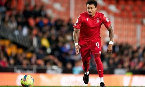 Lingard nhảy múa sau cú đá phạt thành bàn