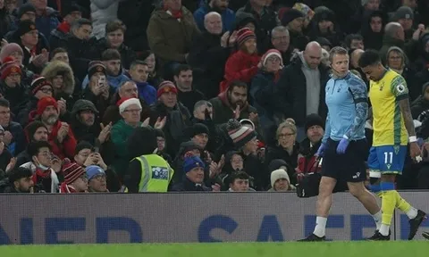 Lingard được vỗ tay ở Old Trafford dù chỉ trích MU