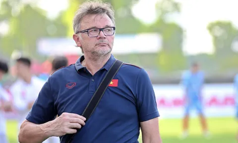 'Ghế nóng' tuyển Việt Nam: Vì sao HLV Philippe Troussier chưa được xướng tên