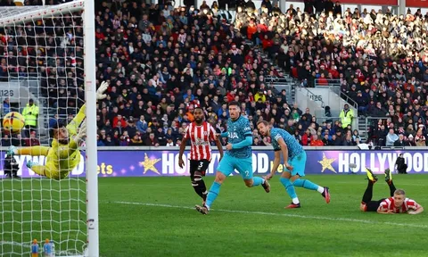 Ghi 2 bàn trong 6 phút, Tottenham thoát thua trước Brentford
