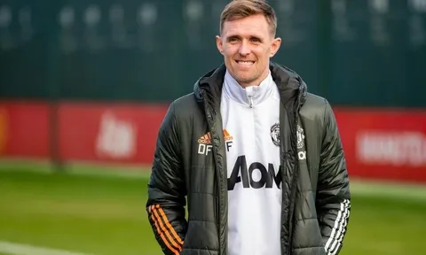 Giải mã đội ngũ 8 phân tích viên của MU tại Camp Nou