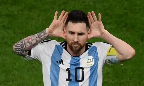 Giải mã màn ăn mừng 'đá xoáy' Van Gaal của Messi