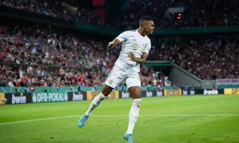 Giỏi hơn Pogba, Ryan Gravenberch sẽ hồi sinh nhờ Ten Hag