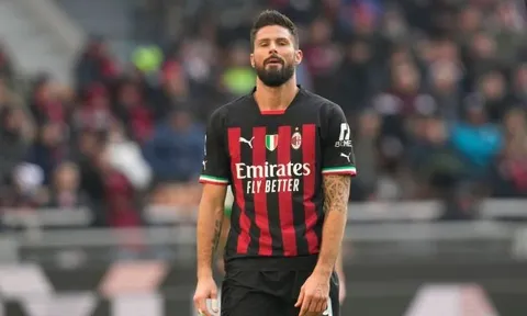 Giroud đá hỏng phạt đền, Pioli vào nói chuyện ngay