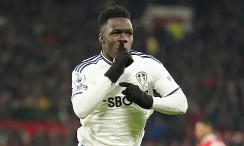 Leeds từ chối bán thần đồng vạn người mê