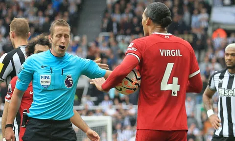 CHÍNH THỨC! FA trừng phạt Van Dijk
