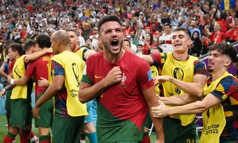 NÓNG! Vồ hụt Hojlund, PSG kích nổ bom tấn 80 triệu euro