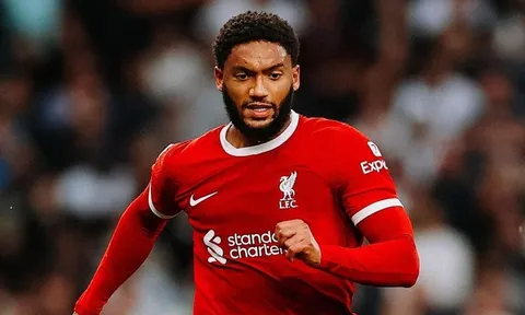 Joe Gomez tiếp tục đảm nhận vai trò lạ cho Liverpool