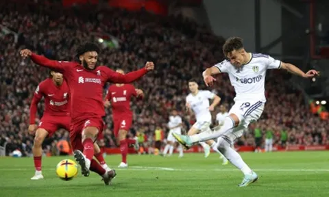 Carragher chê bai sao Liverpool
