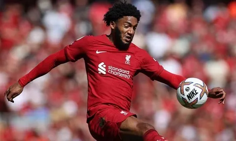 Trung vệ đá trận cuối cho Liverpool