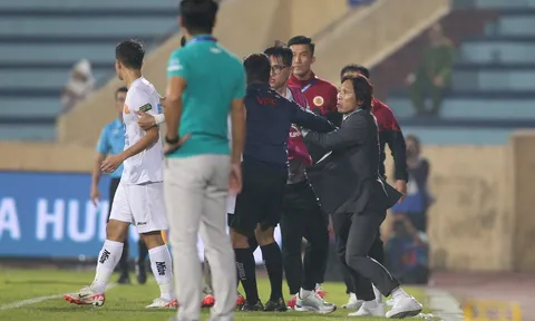 Hậu vệ Nam Định nói gì sau va chạm với HLV Gong Oh-kyun?