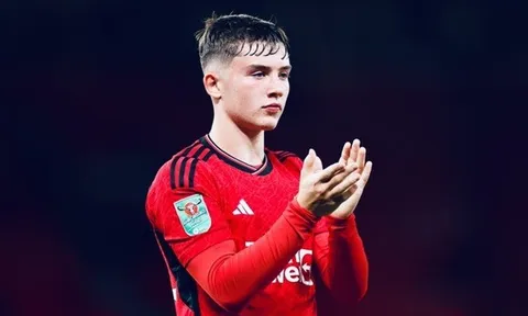 Daniel Gore nêu lý do chọn đội bóng hạng thấp sau khi rời M.U