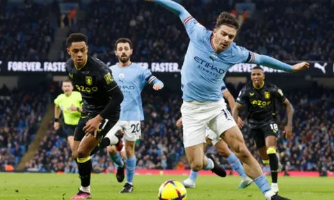 Neville, Keane tố sao Man City ăn vạ