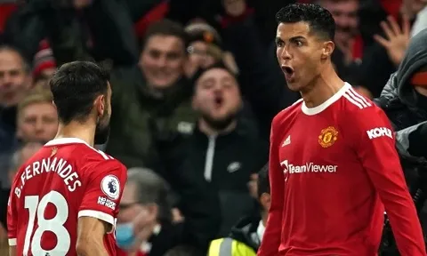 Gudjohnsen khuyên Fernandes thôi chuyền bóng cho Ronaldo