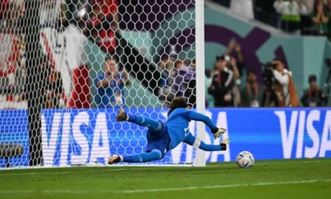 Guillermo Ochoa lại bật “chế độ World Cup”
