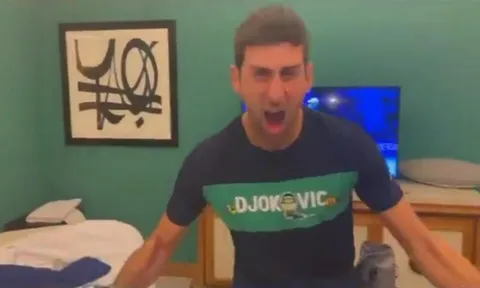 Novak Djokovic ăn mừng cuồng nhiệt sau trận thua đau của Ronaldo