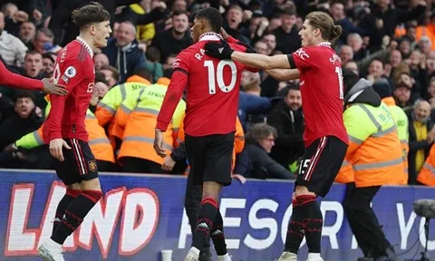 Bậc thầy Erik ten Hag đã ‘phù phép’ để MU thắng Leeds như thế nào?