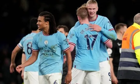 Hạ gục Chelsea, Man City thu hẹp khoảng cách với Arsenal