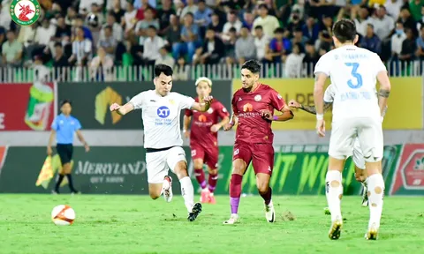 Hạ gục đội dẫn đầu V-League, HLV tiết lộ 1 điều về Văn Lâm