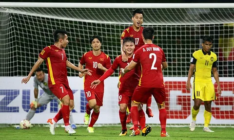 Hạ Malaysia, ĐT Việt Nam nhận quà từ BXH FIFA