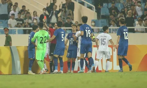 Báo Trung Quốc xấu hổ vì cầu thủ đội nhà; Tuấn Hải 'chung mâm' với Ronaldo