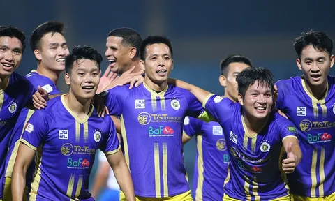 Hà Nội FC nhận cúp vô địch ở Hàng Đẫy hay... Pleiku