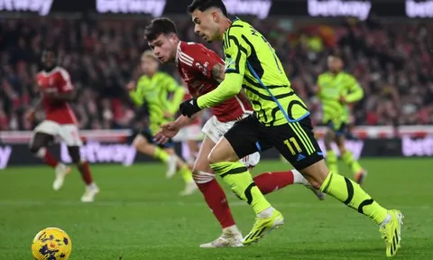 Hạ Nottingham, Arsenal phát hiện điểm đen trên hàng công