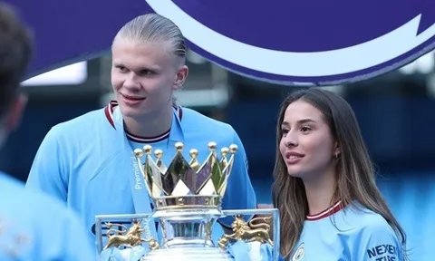 Haaland giới thiệu bạn gái trong ngày Man City nâng cúp vô địch