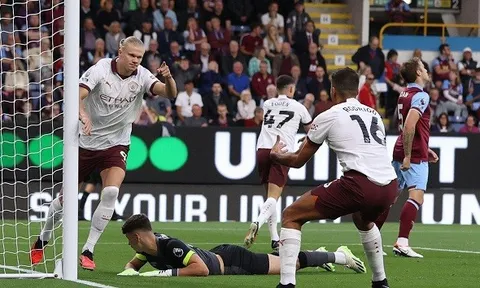 Haaland lập cú đúp, Man City thắng giòn giã ngày ra quân