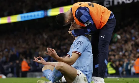 Haaland ngồi thiền sau khi đi vào lịch sử Premier League
