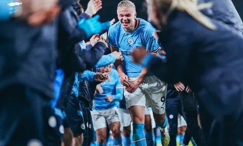 Haaland tiết lộ bị… đánh bầm lưng vì hàng rào danh dự của Man City