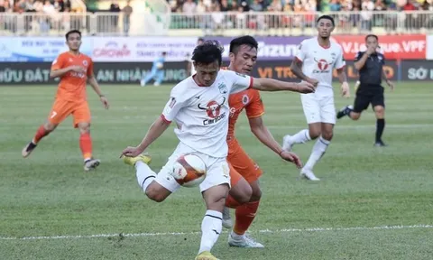 Lời khuyên của HLV Troussier và vấn đề lớn với bóng đá Việt Nam