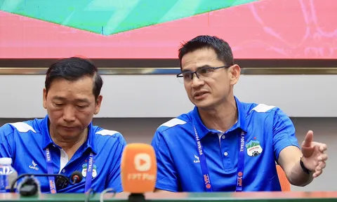 HAGL bị phạt penalty, Kiatisuk nói thẳng suy nghĩ về VAR