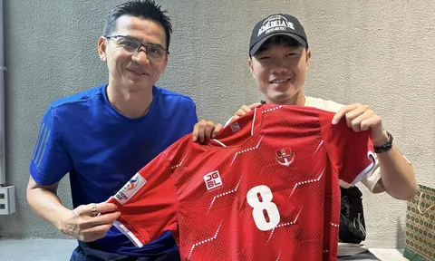 HAGL hòa Hải Phòng, Xuân Trường tặng Kiatisuk 1 món quà