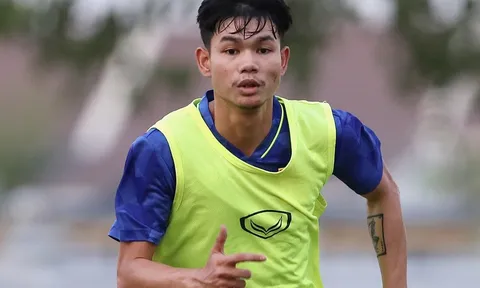 Hai cầu thủ gốc Việt của U22 Lào tại SEA Games 32