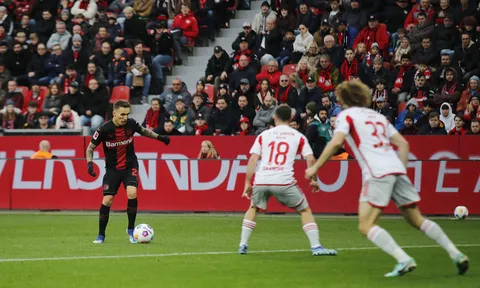Hai nửa đối lập không ngờ tới ở Bundesliga