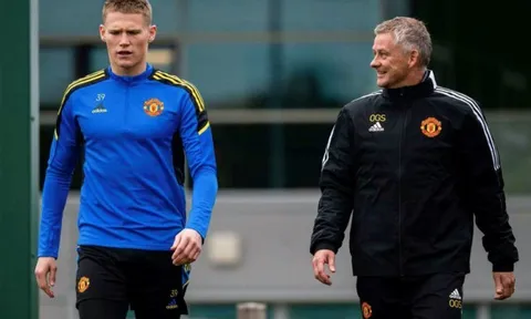 Trên sân tập, thầy trò Solskjaer lộ rõ 2 thái cực trái ngược