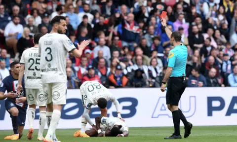 Hakimi "báo đội", PSG lỡ cơ hội chạm một tay vào chức vô địch