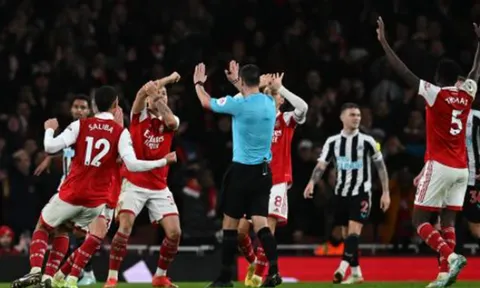 Hàng công bế tắc, Arsenal chia điểm với Newcastle