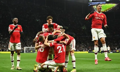 Tam tấu mới đáng sợ, M.U thắng tưng bừng Tottenham