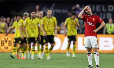 Hàng phòng ngự thảm họa, M.U thua ngược Dortmund