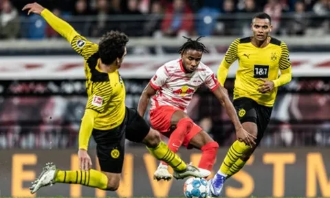 Hàng thủ Dortmund thành trò hề trước tuyệt kỹ của Zinedine Zidane