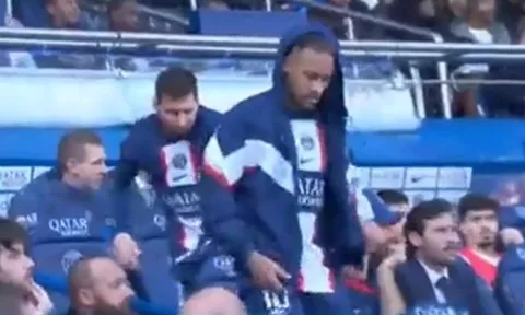 Hành động của Messi khiến liên tưởng đến Ronaldo
